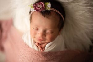 Ensaio Newborn com bebê sorrindo